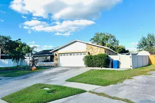 522 Wynnwood Dr, Brandon, FL 33511 - Photo 2
