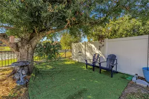 13216 Forest Hills Dr, Tampa, FL 33612 - Photo 40