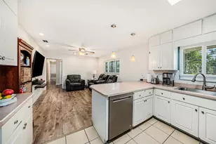 12710 Greenmoor Dr, Tampa, FL 33618 - Photo 14