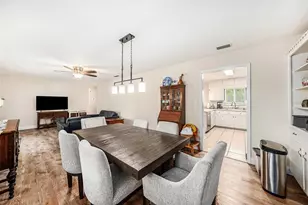 12710 Greenmoor Dr, Tampa, FL 33618 - Photo 10