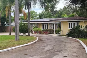 3515 Country Club Way S, Saint Petersburg, FL 33712 - Photo 1