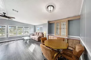 37617 Amigo Dr, Zephyrhills, FL 33541 - Photo 8