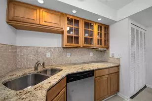 421 Windrush Bay Dr, Tarpon Springs, FL 34689 - Photo 16