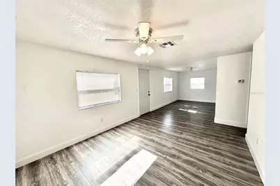 3905 54th Avenue N, Saint Petersburg, FL 33714 - Photo 4