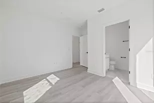 307 15th St N, Saint Petersburg, FL 33705 - Photo 8