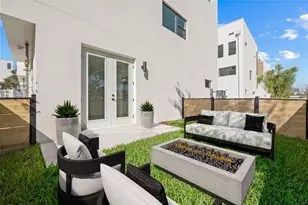 307 15th St N, Saint Petersburg, FL 33705 - Photo 4