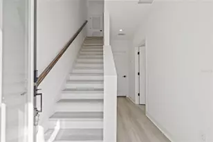 307 15th St N, Saint Petersburg, FL 33705 - Photo 6