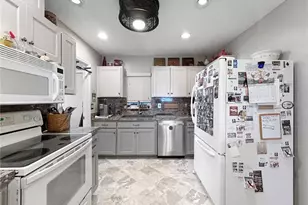 1308 Bluewater Dr, Sun City Center, FL 33573 - Photo 16