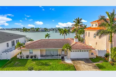 1135 81st Street S, Saint Petersburg, FL 33707 - Photo 1