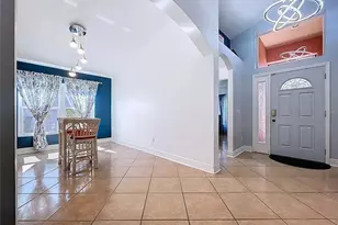 915 Cristelle Jean Dr, Ruskin, FL 33570 - Photo 4