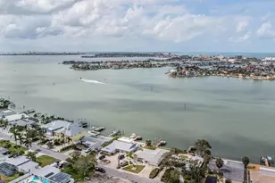 7092 S Shore Dr, Saint Petersburg, FL 33707 - Photo 8