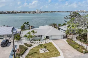 7092 S Shore Dr, Saint Petersburg, FL 33707 - Photo 6