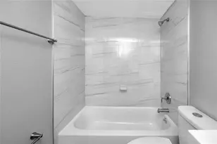 8345 13th St N, Saint Petersburg, FL 33702 - Photo 16