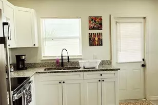 4219 Des Moines St NE, Saint Petersburg, FL 33703 - Photo 10