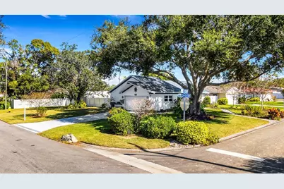 2010 7th Place SW, Largo, FL 33770 - Photo 6