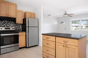 4750 68th St N, Saint Petersburg, FL 33709 - Photo 8