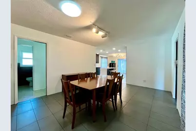 1945 68th Avenue S, Saint Petersburg, FL 33712 - Photo 4