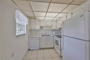 1811 Bedford Ln, Sun City Center, FL 33573 - Photo 8