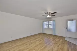 1811 Bedford Ln, Sun City Center, FL 33573 - Photo 4