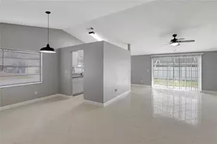 3202 Russett Dr, Tampa, FL 33618 - Photo 8