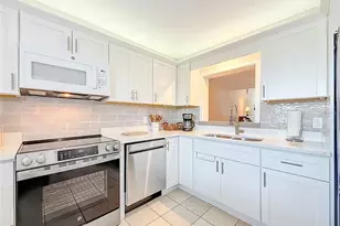 7930 Sun Island Dr S, South Pasadena, FL 33707 - Photo 12