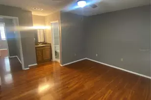 10125 Lake Oak Cir, Tampa, FL 33624 - Photo 6
