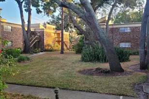 10485 Carrollbrook Cir, Tampa, FL 33618 - Photo 18