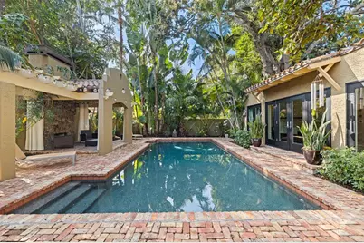 808 Brightwaters Boulevard NE, Saint Petersburg, FL 33704 - Photo 2