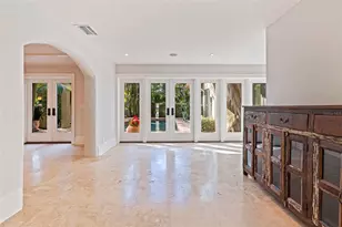 808 Brightwaters Blvd NE, Saint Petersburg, FL 33704 - Photo 18