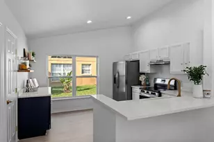 31847 Grand Reserve Pl, Wesley Chapel, FL 33545 - Photo 10