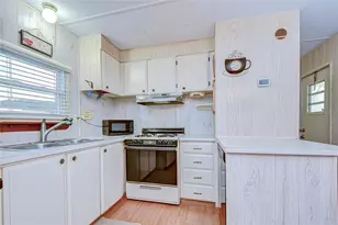 39524 Dundee Rd, Zephyrhills, FL 33542 - Photo 22