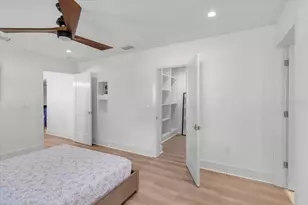 13495 Oval Dr E, Largo, FL 33774 - Photo 16