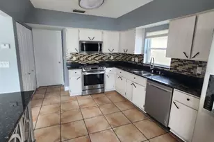 10121 Sea spray Pl, Tampa, FL 33624 - Photo 12