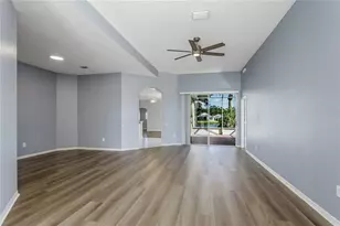 5402 Spectacular Bid Dr, Wesley Chapel, FL 33544 - Photo 2