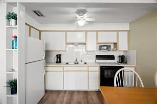 4353 Tahitian Gardens Cir, Holiday, FL 34691 - Photo 10