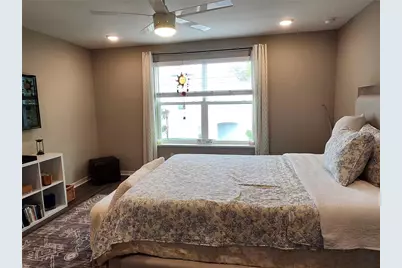 4718 Legendary Oaks Street, Tampa, FL 33610 - Photo 10