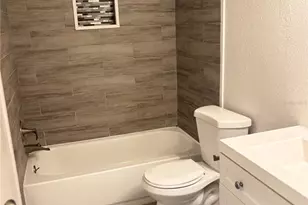 1427 15th St S, Saint Petersburg, FL 33705 - Photo 4