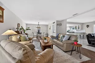 1963 Tanglewood Dr NE, Saint Petersburg, FL 33702 - Photo 8