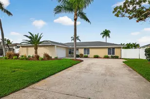 1963 Tanglewood Dr NE, Saint Petersburg, FL 33702 - Photo 6
