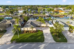 1963 Tanglewood Dr NE, Saint Petersburg, FL 33702 - Photo 1