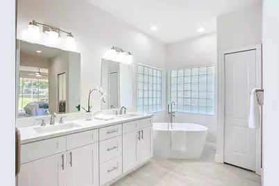 2960 Sandringham Place, Sarasota, FL 34235 - Photo 16