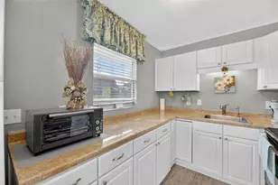 201 Bedford St, Sun City Center, FL 33573 - Photo 12