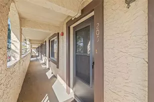 725 83rd Ave N, Saint Petersburg, FL 33702 - Photo 1