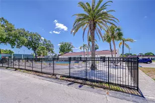 13870 Oakwood Ln, Seminole, FL 33776 - Photo 32