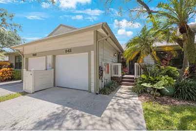 842 Amelia Court NE, Saint Petersburg, FL 33702 - Photo 2