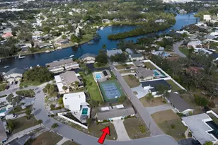 2237 Michele Dr, Sarasota, FL 34231 - Photo 2