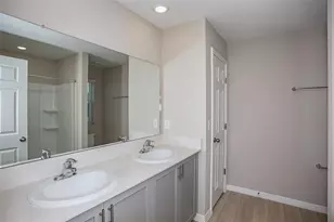 9158 Belleview Forest Pass, Zephyrhills, FL 33541 - Photo 20