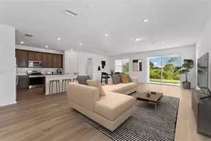 37380 Clinch Cir, Zephyrhills, FL 33540 - Photo 2