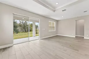 37380 Clinch Cir, Zephyrhills, FL 33540 - Photo 6