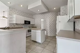 2305 E Del Webb Blvd, Sun City Center, FL 33573 - Photo 16